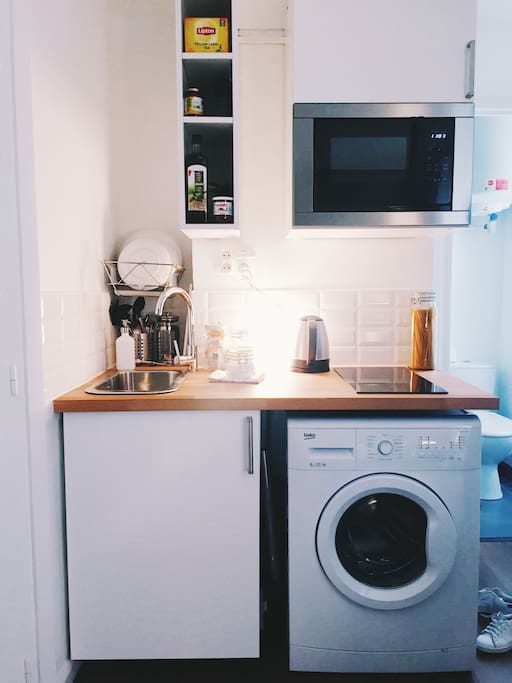 Lots of stuff in a tiny space, including a washing machine.