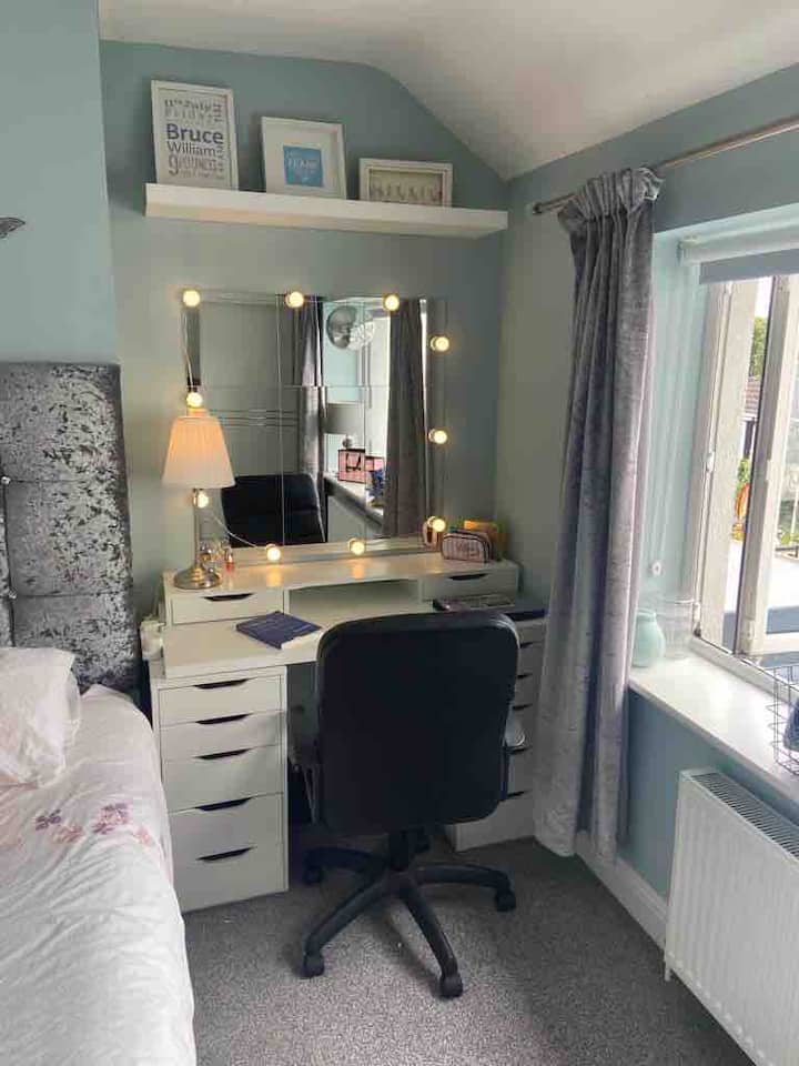 חדר שינה קווין.