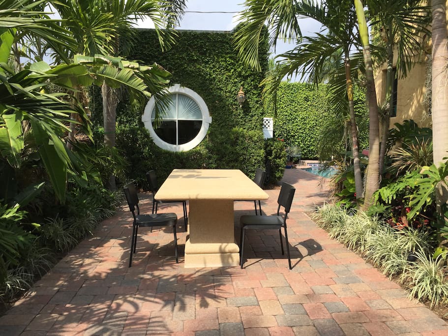 Pathway to the right leads to the pool