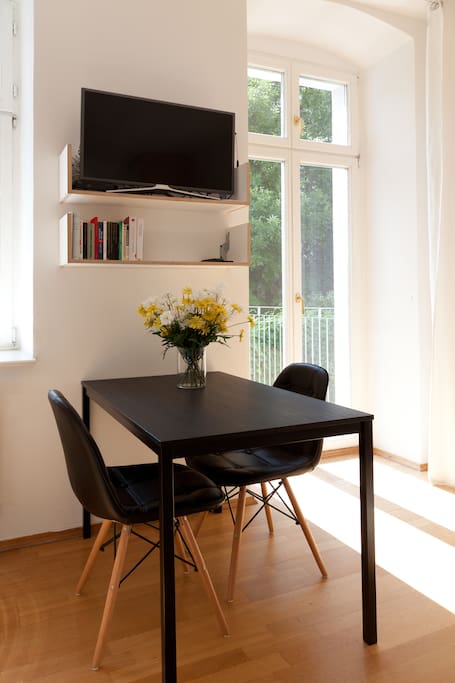 Arbeits-/Esstisch