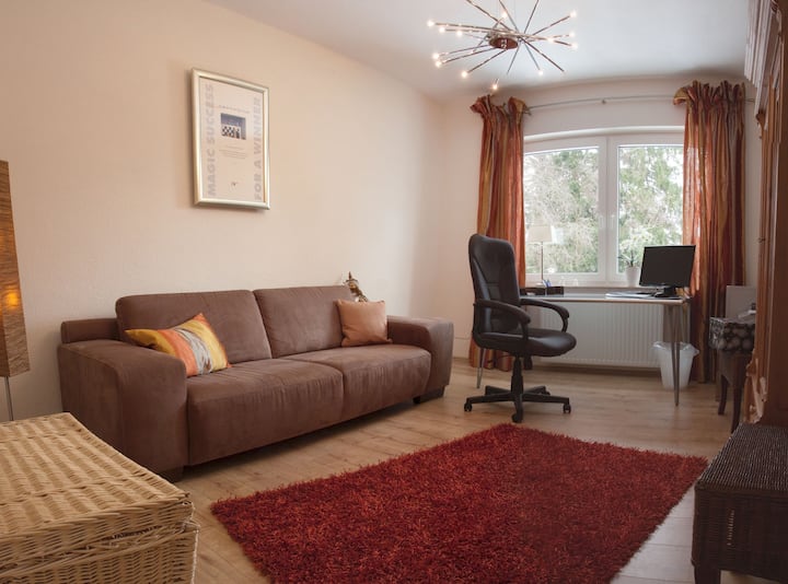 ادرس مع سرير أريكة في الطابق الأرضي