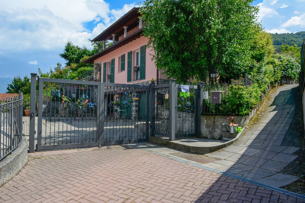 entrata pedonale riservata, appartamento piano rialzato,sopra i box