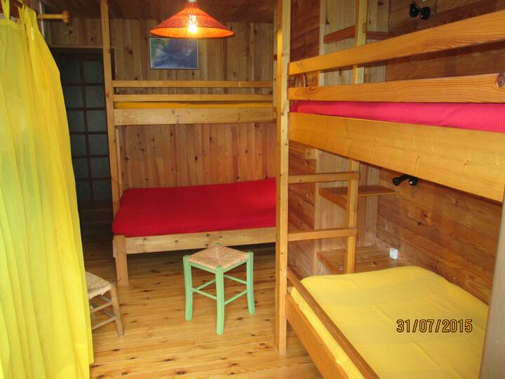 "مواجهة للجنوب ":غرفة نوم Ausud هي 1 140 سريرًا ، 3 90 سريرًا ؛