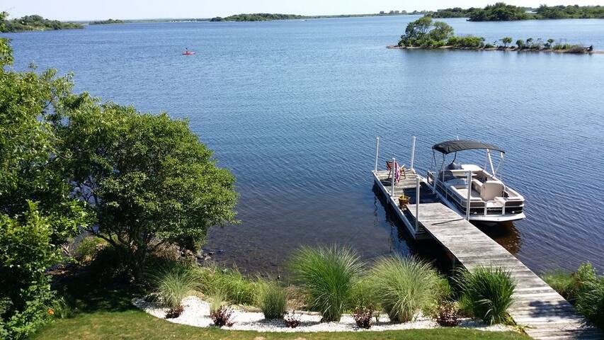 Waterfront Beach Cottage, Luxurious, Elegant Quiet gallery image 5