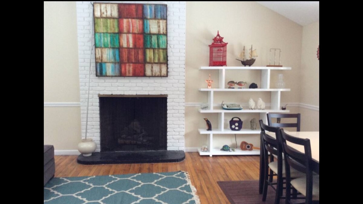 Airbnb® | Southwick – Ferienwohnungen & Unterkünfte Die 30+ besten Bilder zu Bücherregal | regal, bücherregal