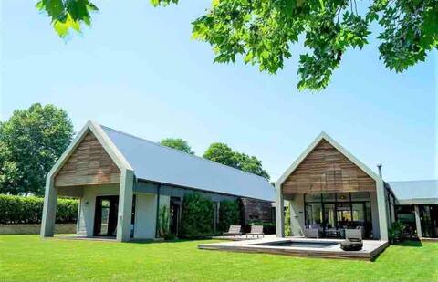 GOWRIE FARM Open planned 4 bedroom home with pool