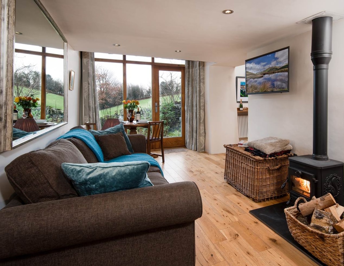 Top Airbnb: Upper Crumble with hot tub in Lower Allithwaite