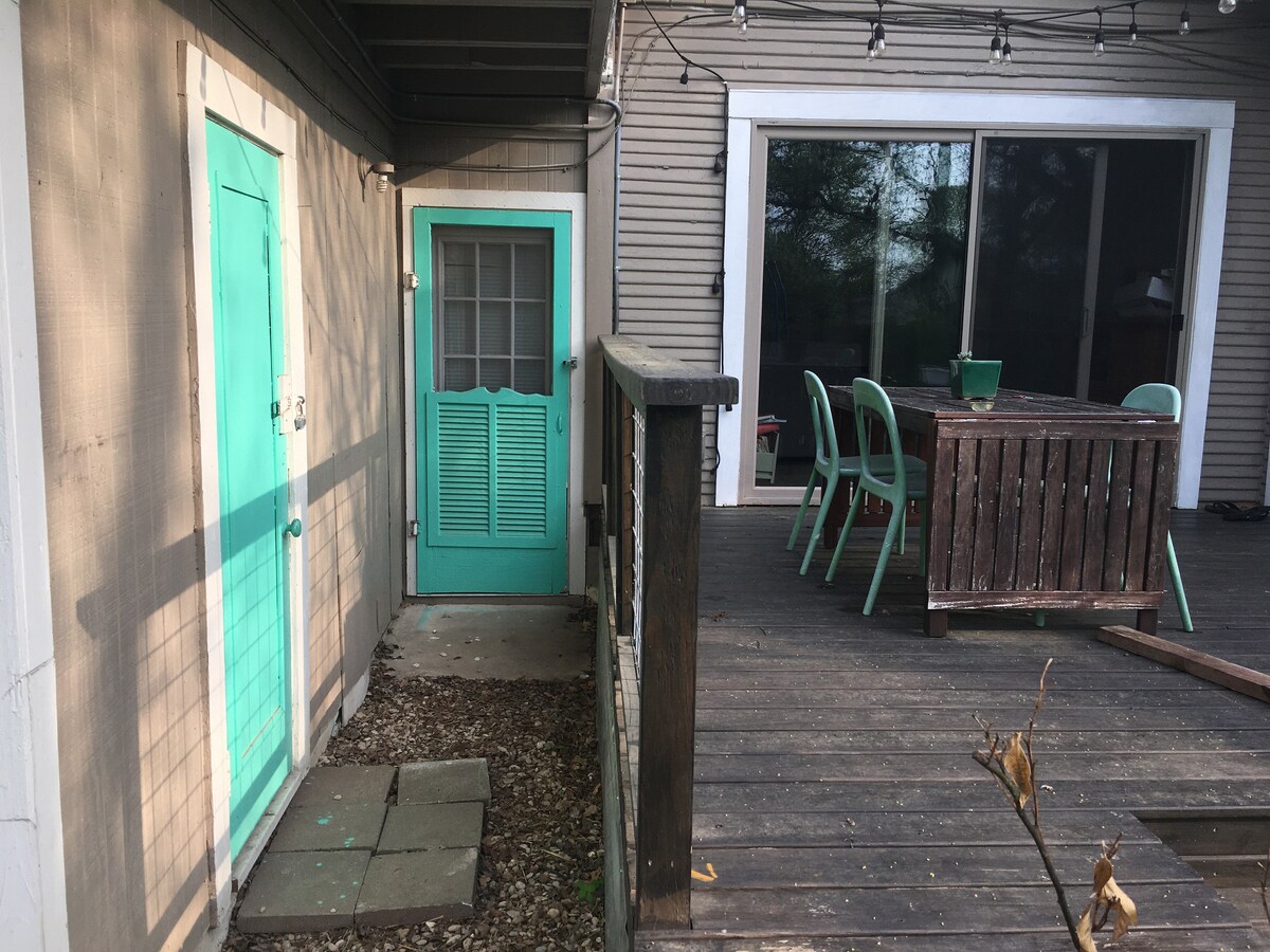 Close-in Central/East Garage Apt