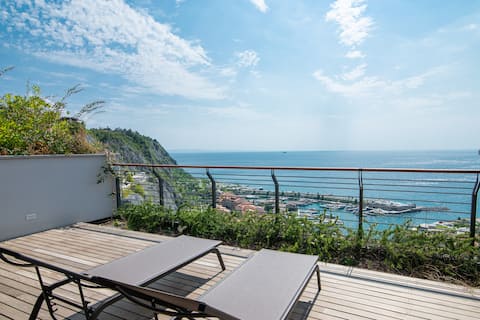 Annuncio Airbnb popolare: A Portopiccolo Luxury Penthouse with Private Beach a Duino Aurisina