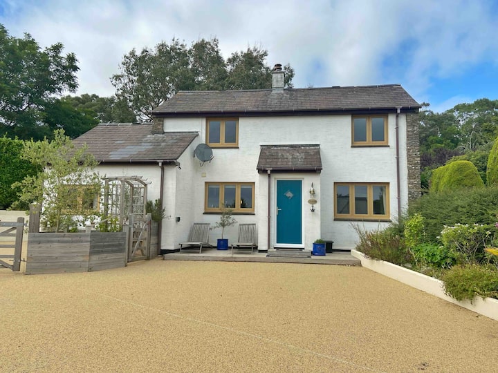 Stone Cottage with Hot Tub in the South Hams Cottages for Rent in