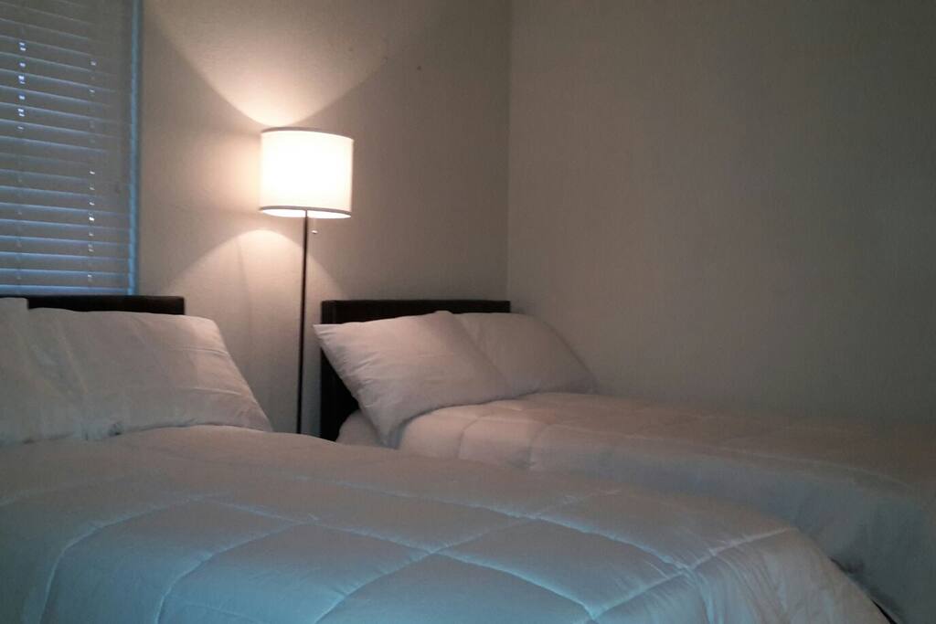 2 twin beds