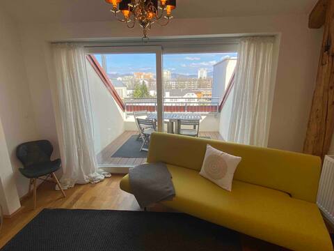 Top Airbnb: Design penthouse between main train station and the city center in Lend