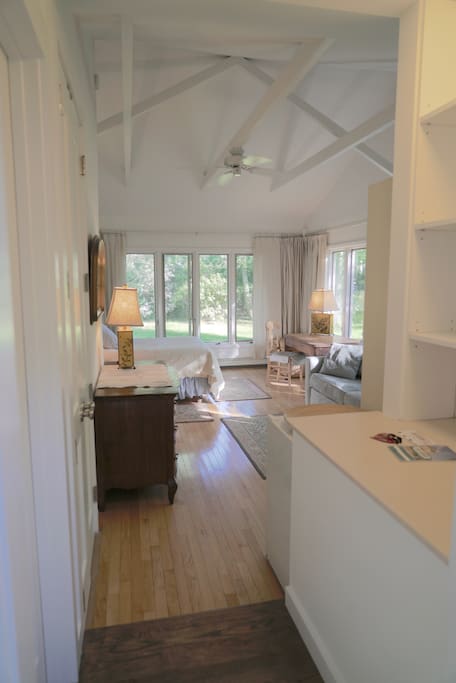 Double ceiling with exposed beams