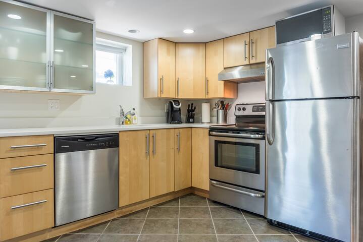 2 Bdrm Garden Suite in the hub of popular Main St gallery image 4