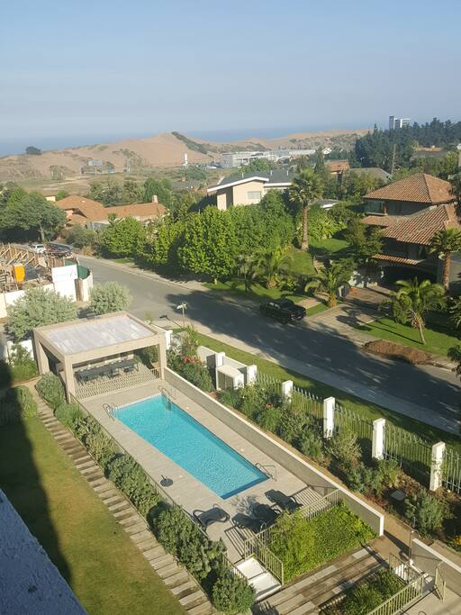 Vista a la piscina, las dunas y el mar