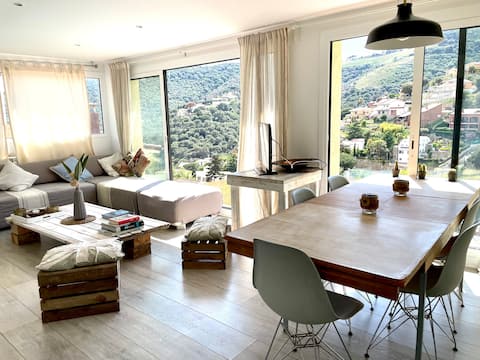 Apartment with pool & views - 15 mins to Barcelona