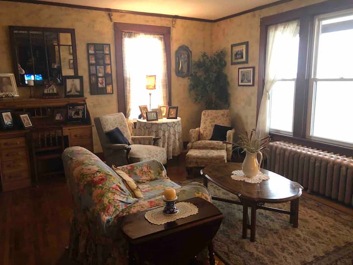 Country Farm House - Veteran's Park, Shelby