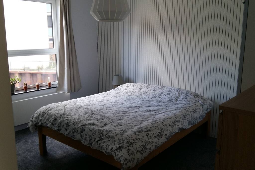Bed is 160x200cm