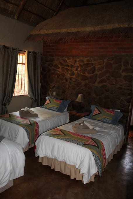Leopard Tree
2 Single beds can be converted to a kingsize
