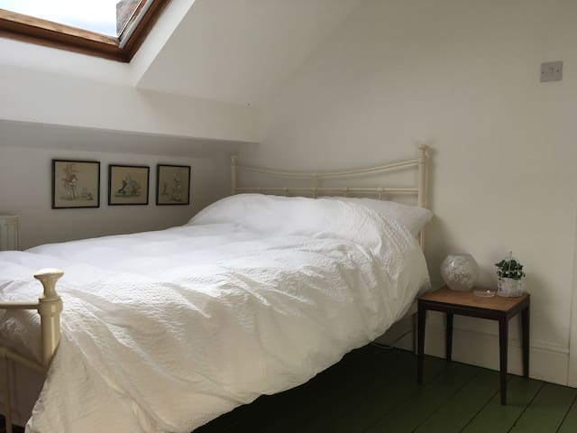 Double room very close to Sheffield city centre