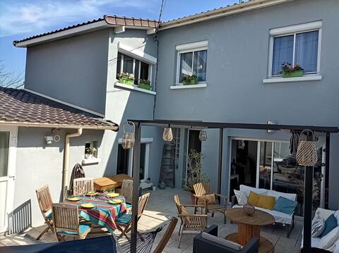 House with terrace, quiet, close to Paris