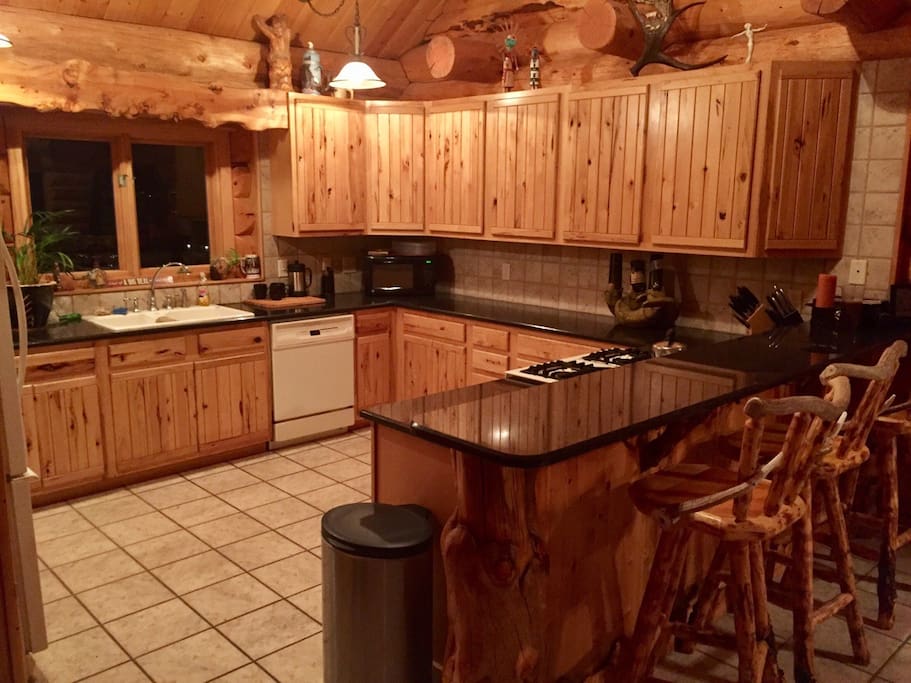 Hickory and granit counter kitchen