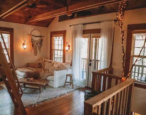 Successful Airbnb property: rivulet cabin in Oakhurst