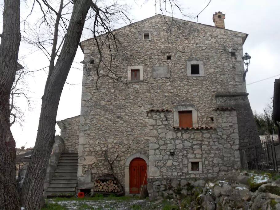 Entrate Ospiti (Guest's Entrance)