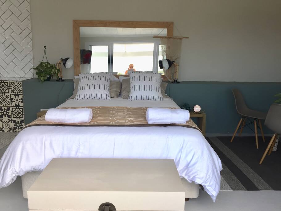 Queen size bed