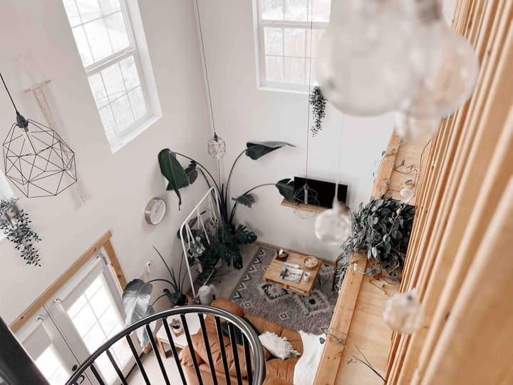 208Studio + Minimalist style studio + Loft Guesthouses for Rent in