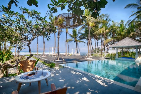 Big Luxury 5BR Beachfront Villa in North Sanur