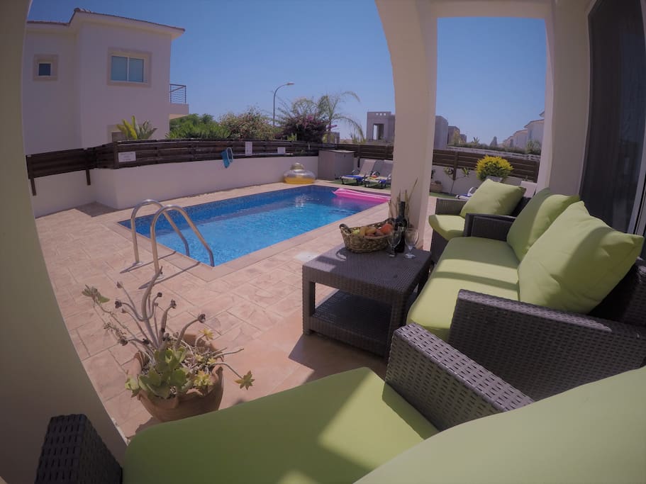 plenty of seating areas beside the pool
