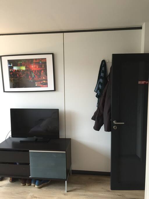 37"LCD Flatscreen