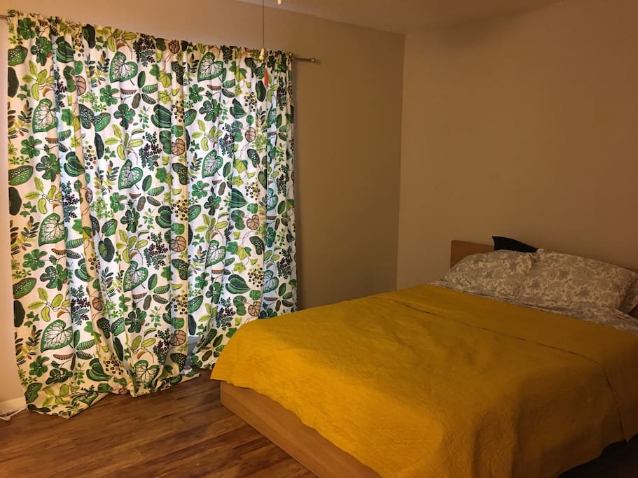 Full sized tempurpedic mattress