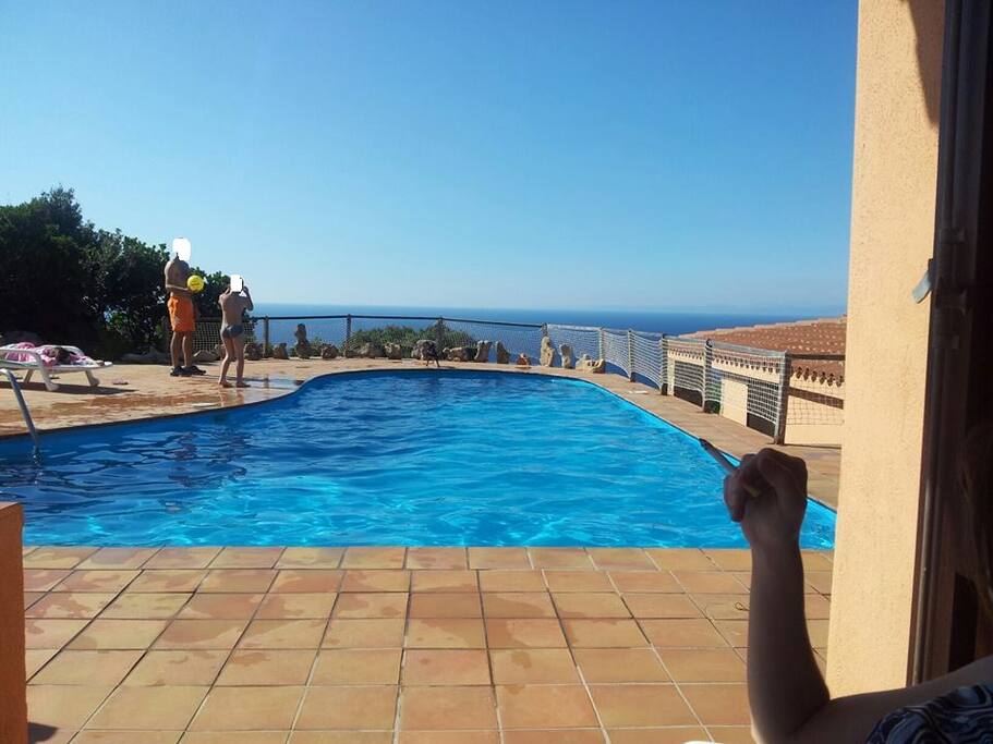 Piscina comune ai tre appartamenti