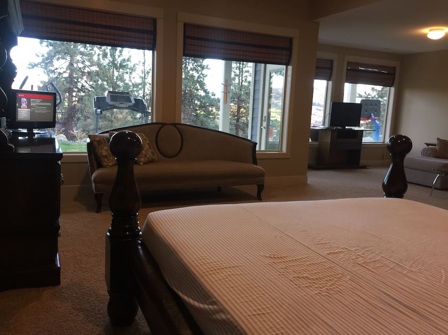 King bed room1 with Mountain View