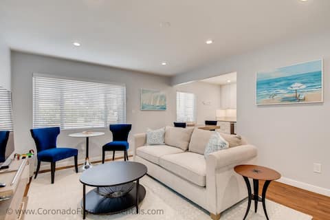 New Modern Island Getaway, sleeps 6, Dog Friendly!