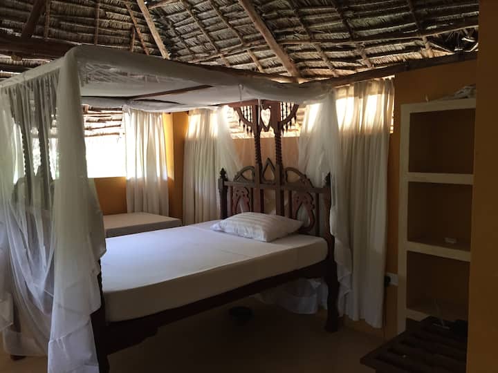 Makuti Room upstairs - open to the breeze