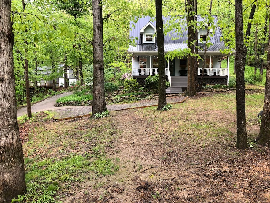 Springtime at Oakleaf Cottage! Our barn can be seen in the background. Perfect for retreats, weddings, seminars, workshops, rehearsal dinners and more.