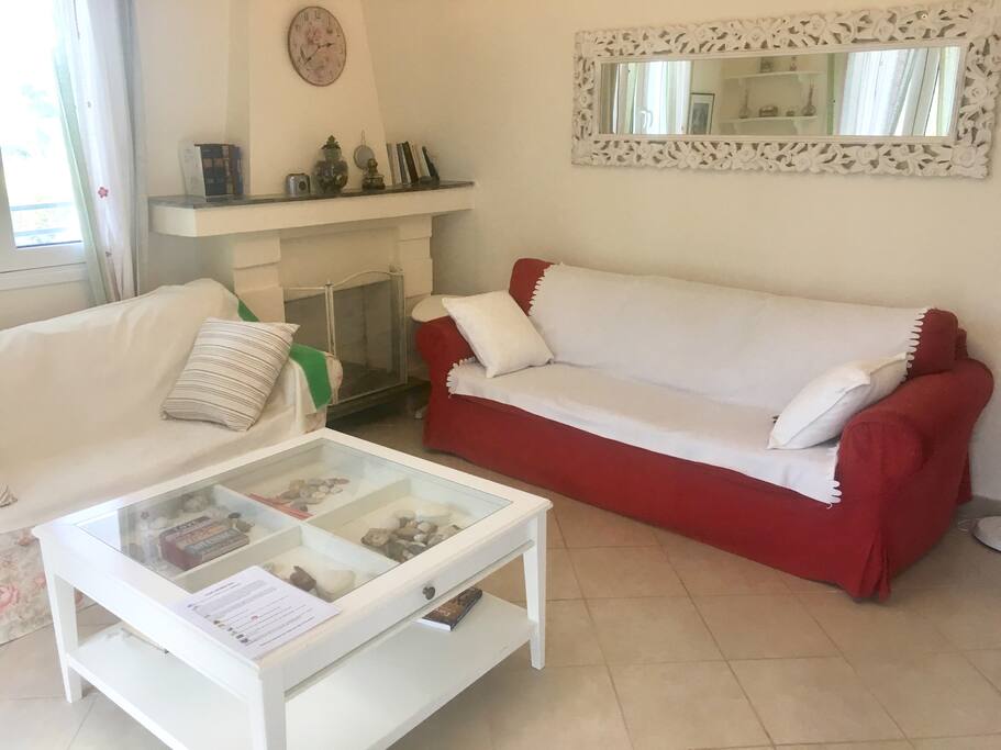 LIVING ROOM APARTEMENT-SEA VIEW