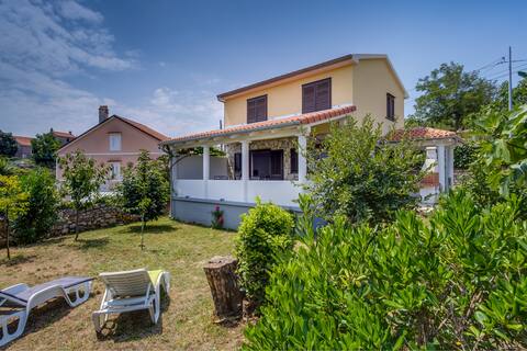 Children Friendly Garden 3 minutes from the beach