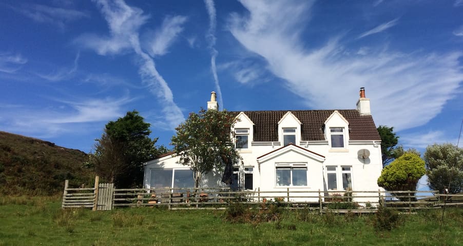 Airbnb Bunessan Holiday Rentals Places To Stay Scotland