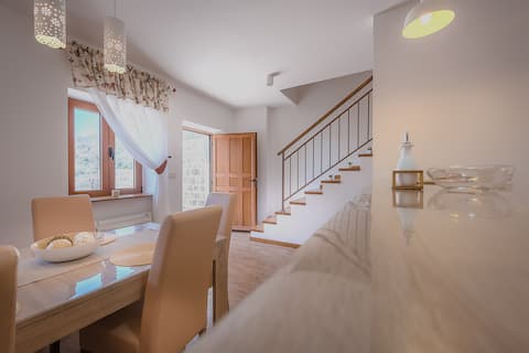 Family Luxury Villa overlooking the sea