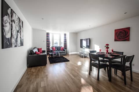Top performing Airbnb: Stunning 3 Bedroom Apartment Orange Apartments in Torry & Ferryhill