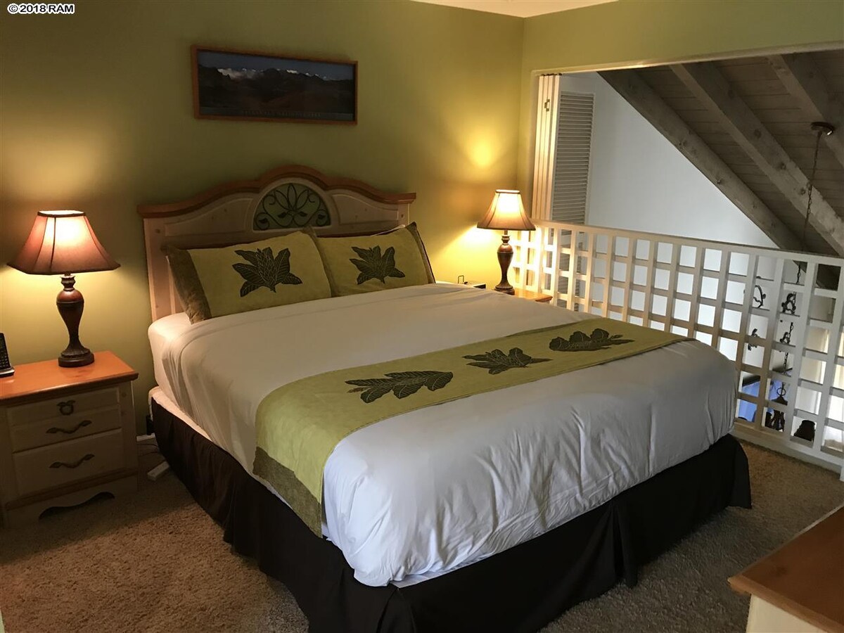 غرفة النوم الرئيسية في الطابق العلوي