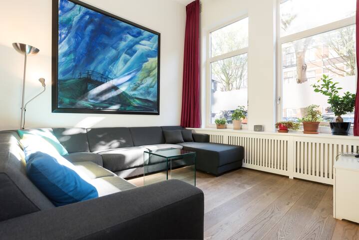 Spacious & warm family home in trendy Oud-west