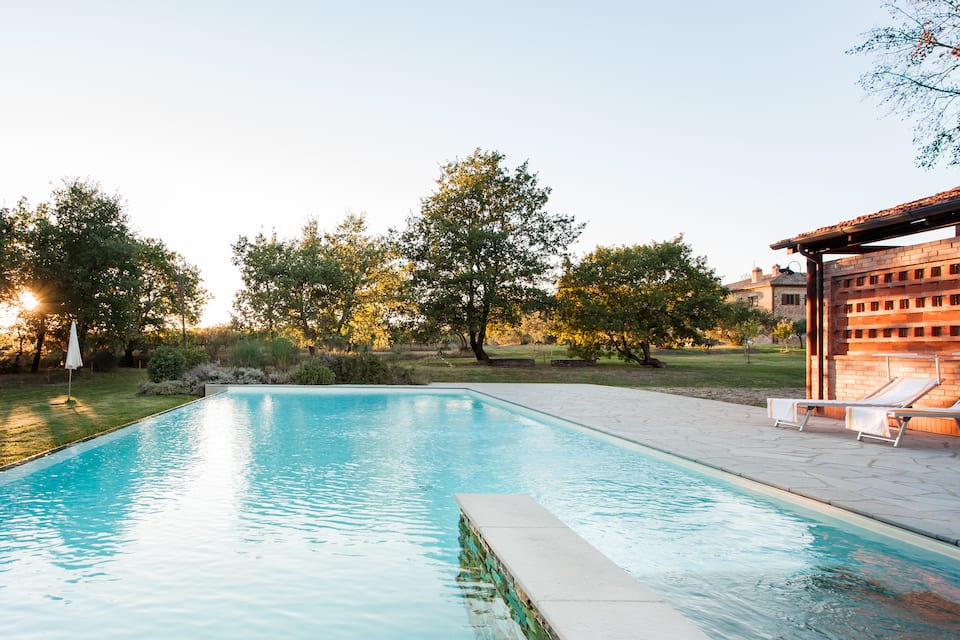 A brick farmhouse on an organic wine estate, Castiglione del Lago, Umbria, Italy, photo 9 of 10