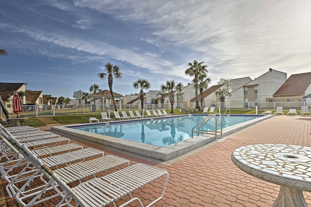 Dive into relaxation at this charming coastal condo in Panama City!