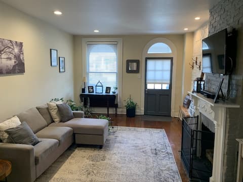 Successful Airbnb property: Charming Townhome 2BR 2BA - HISTORIC DISTRICT!!! in Frederick
