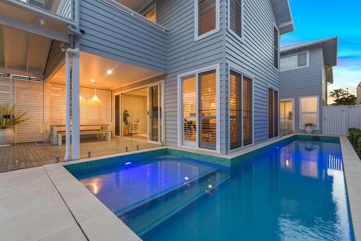 ARANA BEACHFRONT BEACH HOUSE-LUXURY COMFORT STYLE gallery image 2